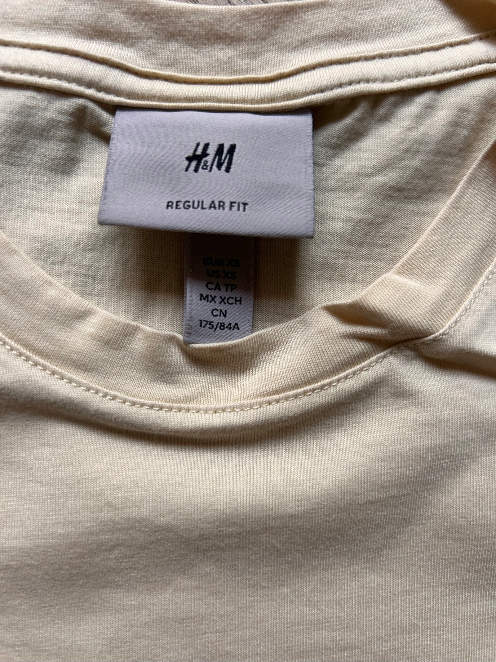 Basic H&M pastel yellow / light beige t-shirt — Size XS – photo 2